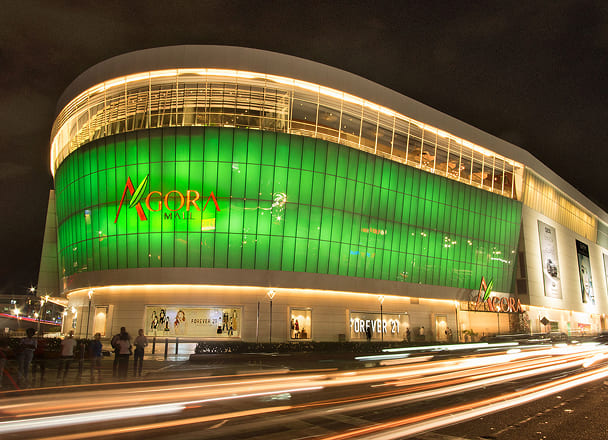 Mujer se lanza del cuarto piso de Agora Mall