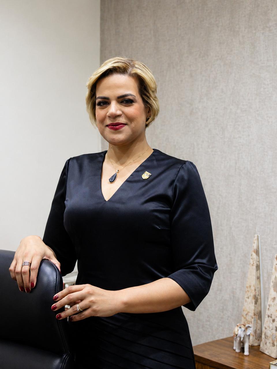 Gestión silenciosa, resultados visibles: Helen Medina gana protagonismo en la Alcaldía de SDE